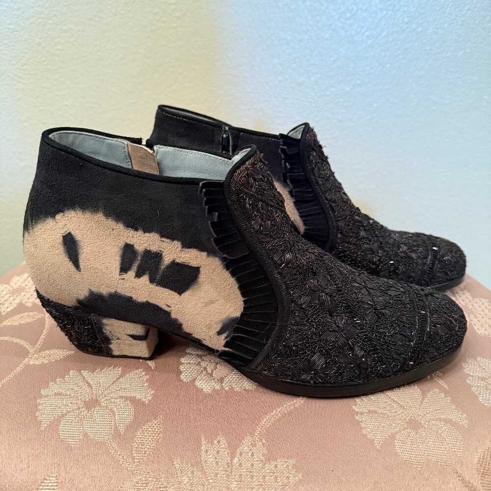 Meher Kakalia Mani Embellished Black Ankle Boots Suede Tie Die Beaded Size 9